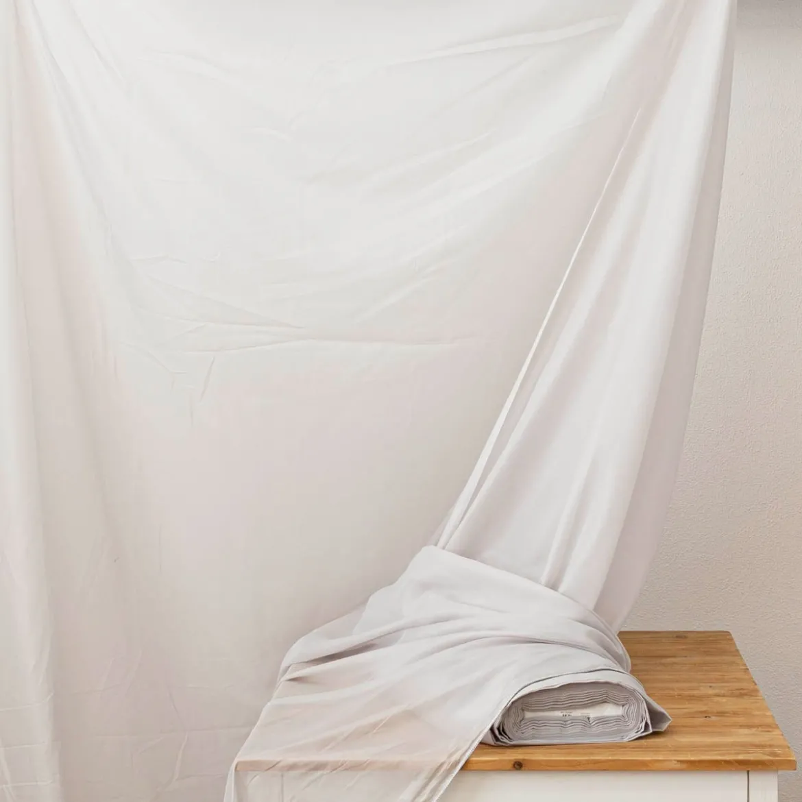 Gardinenstoff Soft Voile transparent uni hellgrau mit Bleiband 320cm Breite