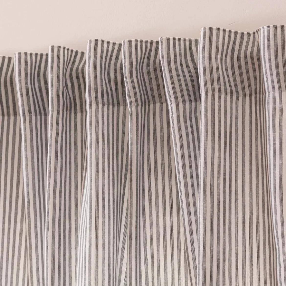 Gardine Vorhang Zen mit Längsstreifen ecru anthrazit 140cm breit und 260cm hoch oder Wunschlänge von SCHÖNER LEBEN.