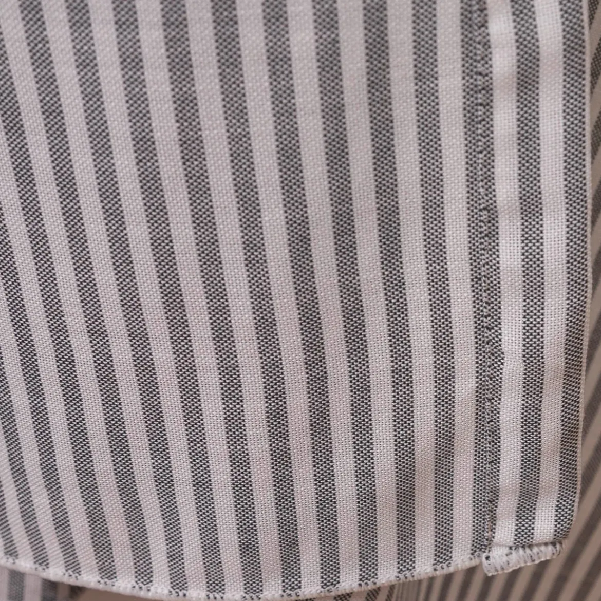 Gardine Vorhang Zen mit Längsstreifen ecru anthrazit 140cm breit und 260cm hoch oder Wunschlänge von SCHÖNER LEBEN.