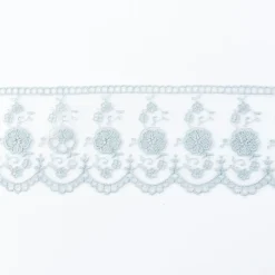 Häkelband auf Tüll blaugrau Breite: 6cm