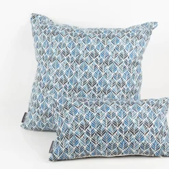 Kissenhülle Aquarell Ornamenten weiß blau in versch. Größen von SCHÖNER LEBEN.