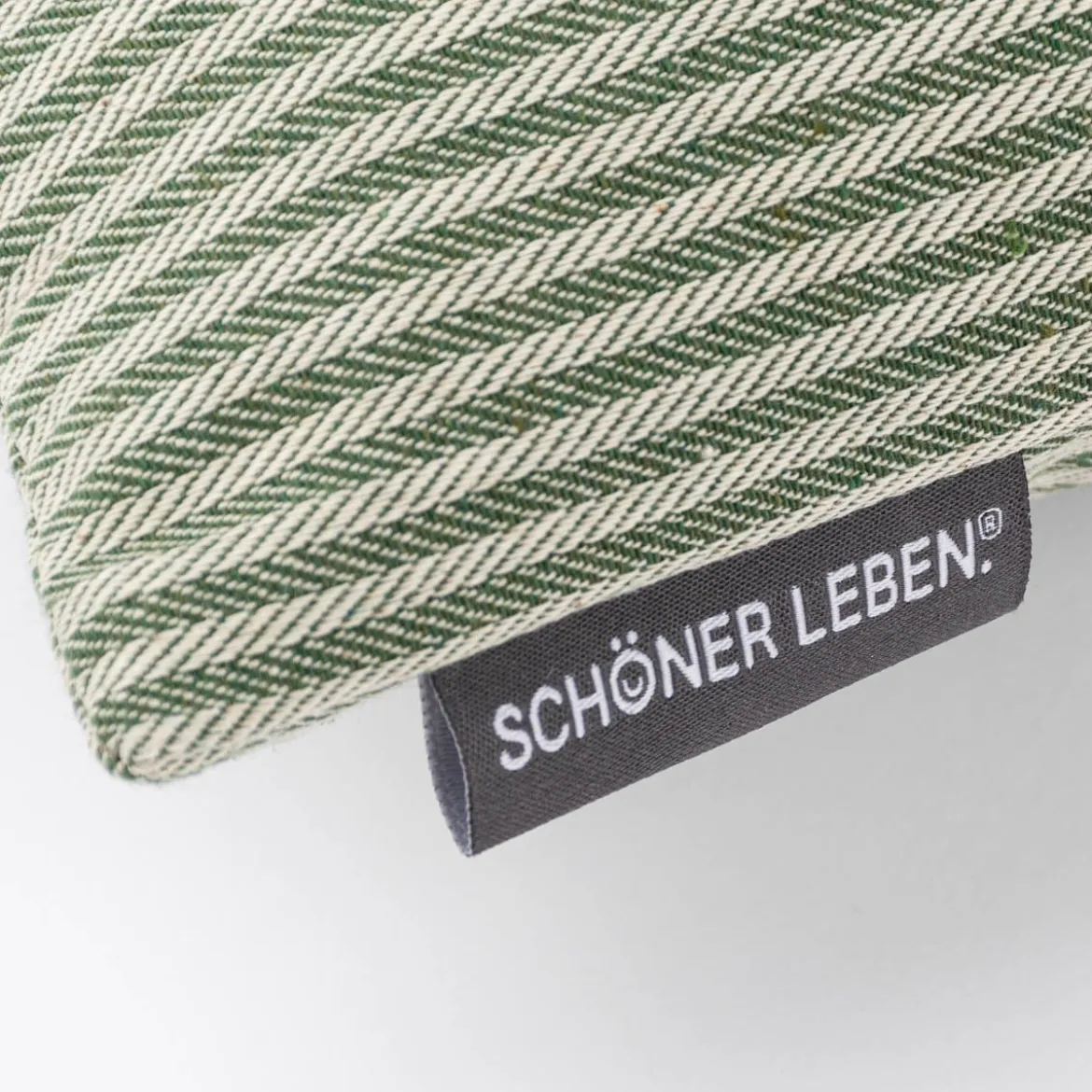 Kissenhülle aus Dobbystoff mit schmalen Streifen grün beige in versch. Größen von SCHÖNER LEBEN.
