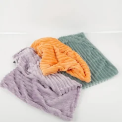 Kissenhülle aus Plüsch in Cordoptik Streifen Apricot 45x45cm