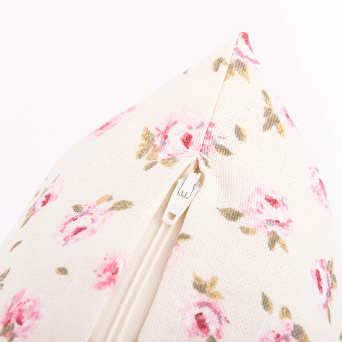 Kissenhülle Classic Little Rose Rosenblüten ecru rosa in versch. Größen oder Wunschmaß von SCHÖNER LEBEN.