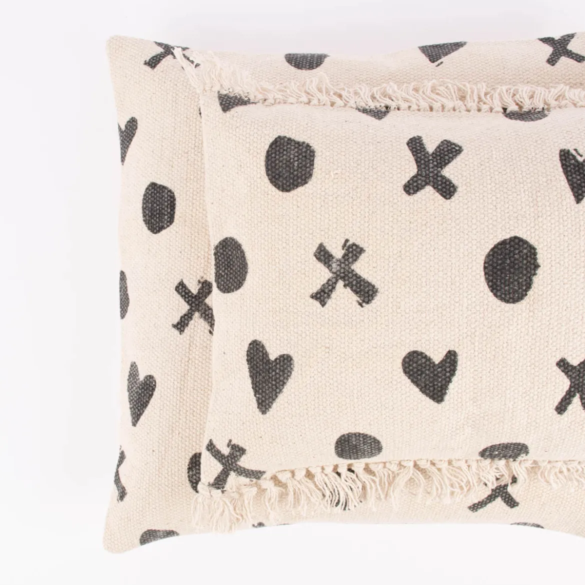 Kissenhülle Faiza mit Fransen Punkte Herzen Kreuze creme schwarz 30x50cm
