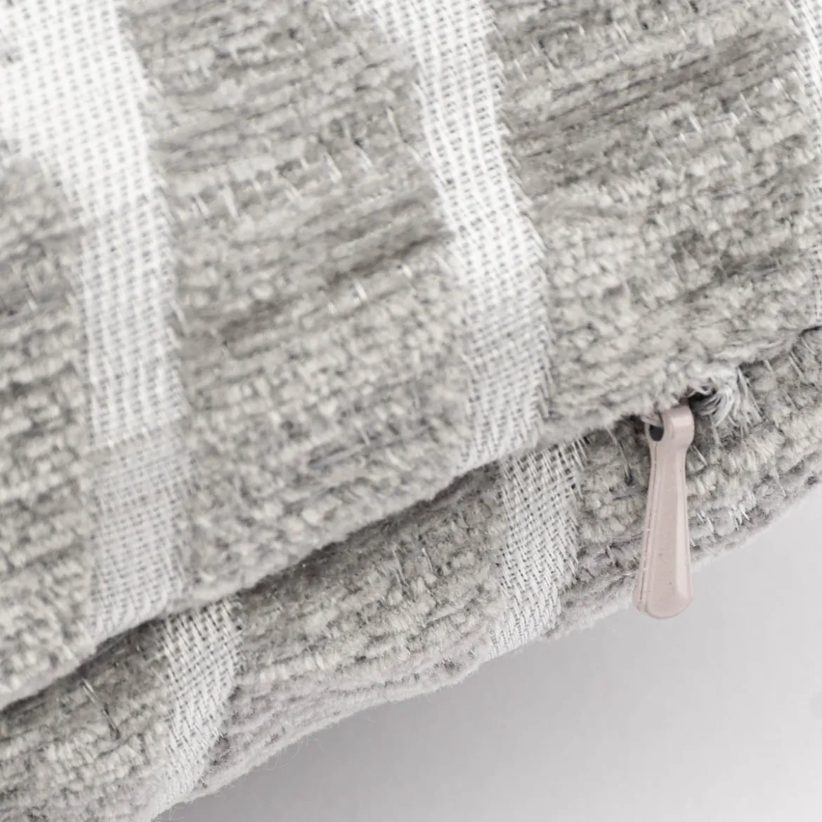 Kissenhülle LASSE grafisches Jacquard-Muster mit Chenille-Effekten verschiedene Farben 48x48cm von Neutex for you!