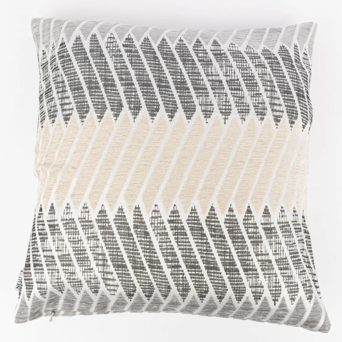 Kissenhülle LASSE grafisches Jacquard-Muster mit Chenille-Effekten verschiedene Farben 48x48cm von Neutex for you!