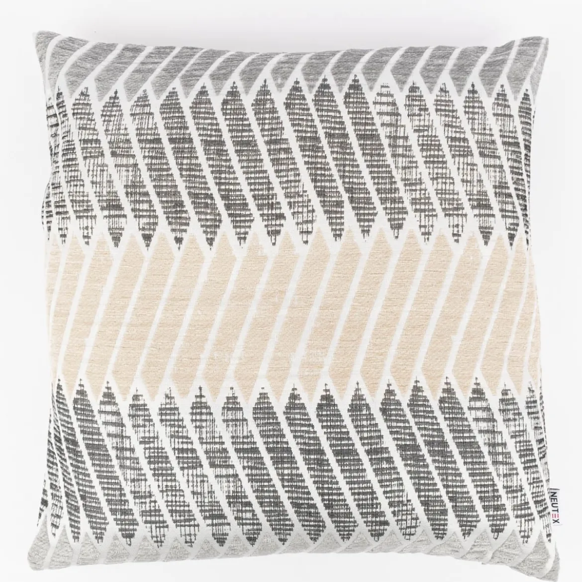 Kissenhülle LASSE grafisches Jacquard-Muster mit Chenille-Effekten verschiedene Farben 48x48cm von Neutex for you!