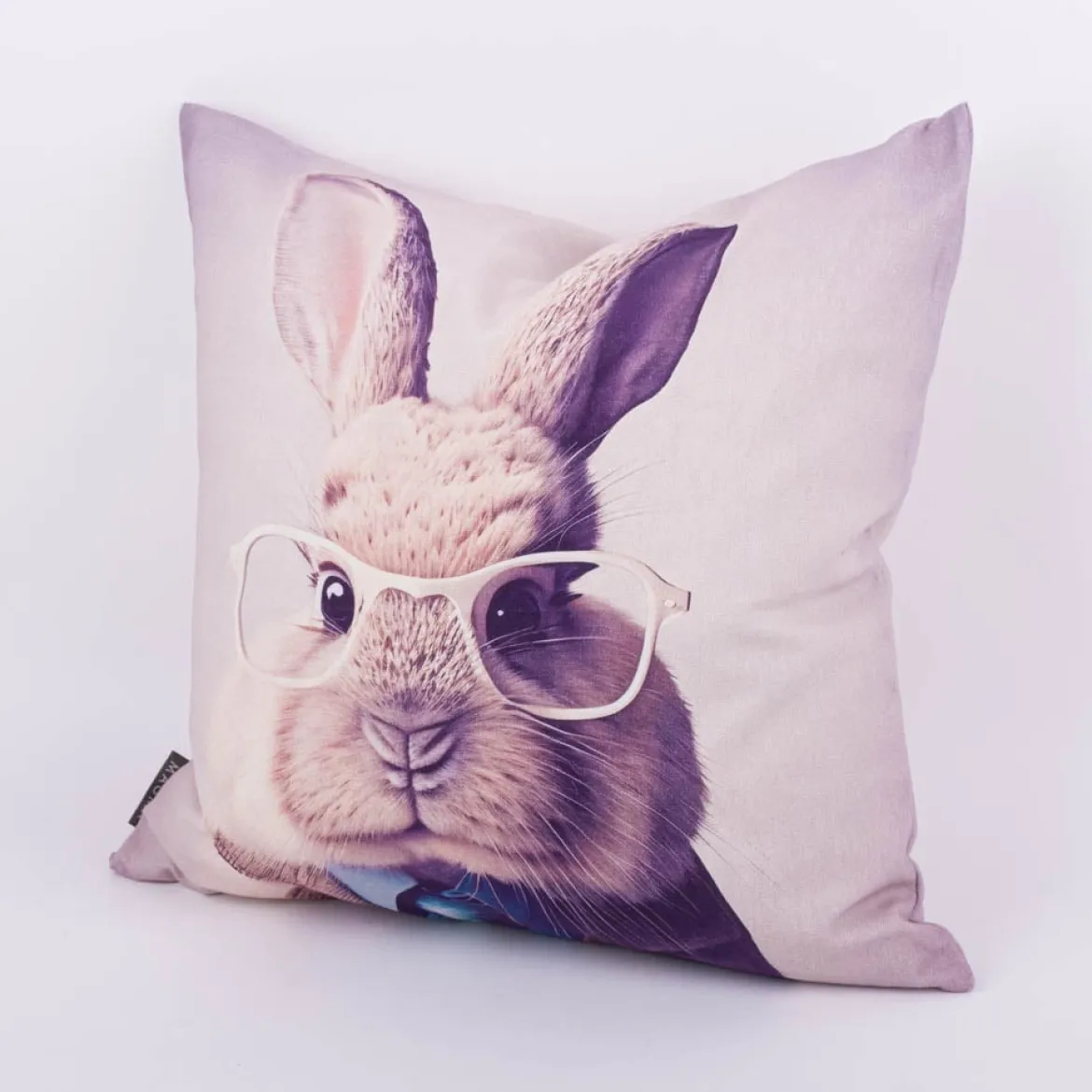 Kissenhülle Meister Lampe mit Brille Hase Digitaldruck aus Baumwolle violett 45x45cm von Magma