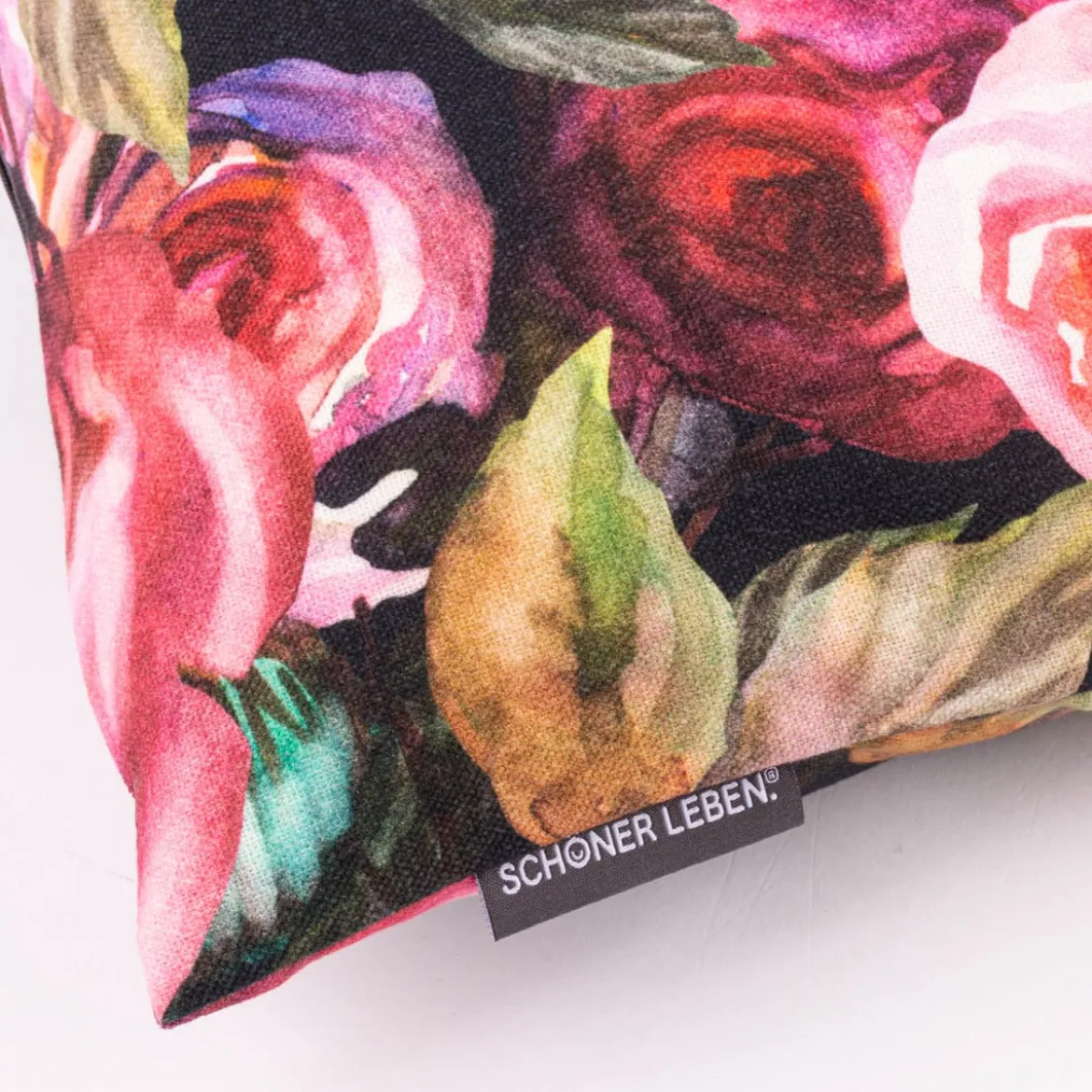 Kissenhülle Rosetta Rosen schwarz pink in versch. Größen von SCHÖNER LEBEN.