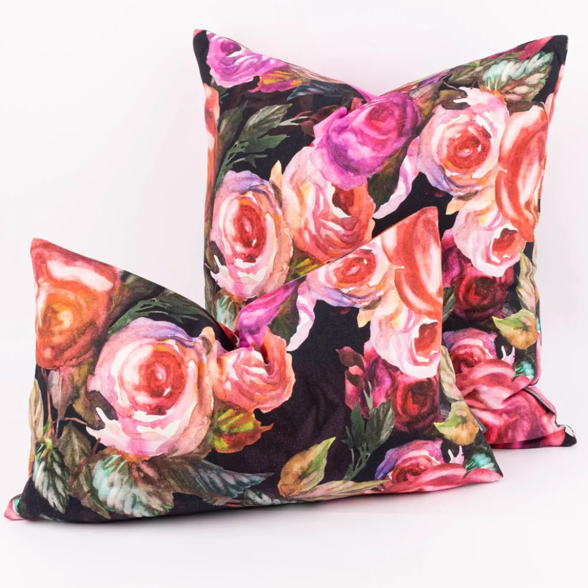 Kissenhülle Rosetta Rosen schwarz pink in versch. Größen von SCHÖNER LEBEN.