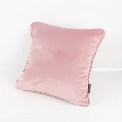 Kissenhülle Samt LeVelvet mit Kederumrandung rosa 50x50cm von SCHÖNER LEBEN.