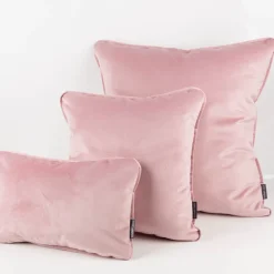 Kissenhülle Samt LeVelvet mit Kederumrandung rosa 50x50cm von SCHÖNER LEBEN.