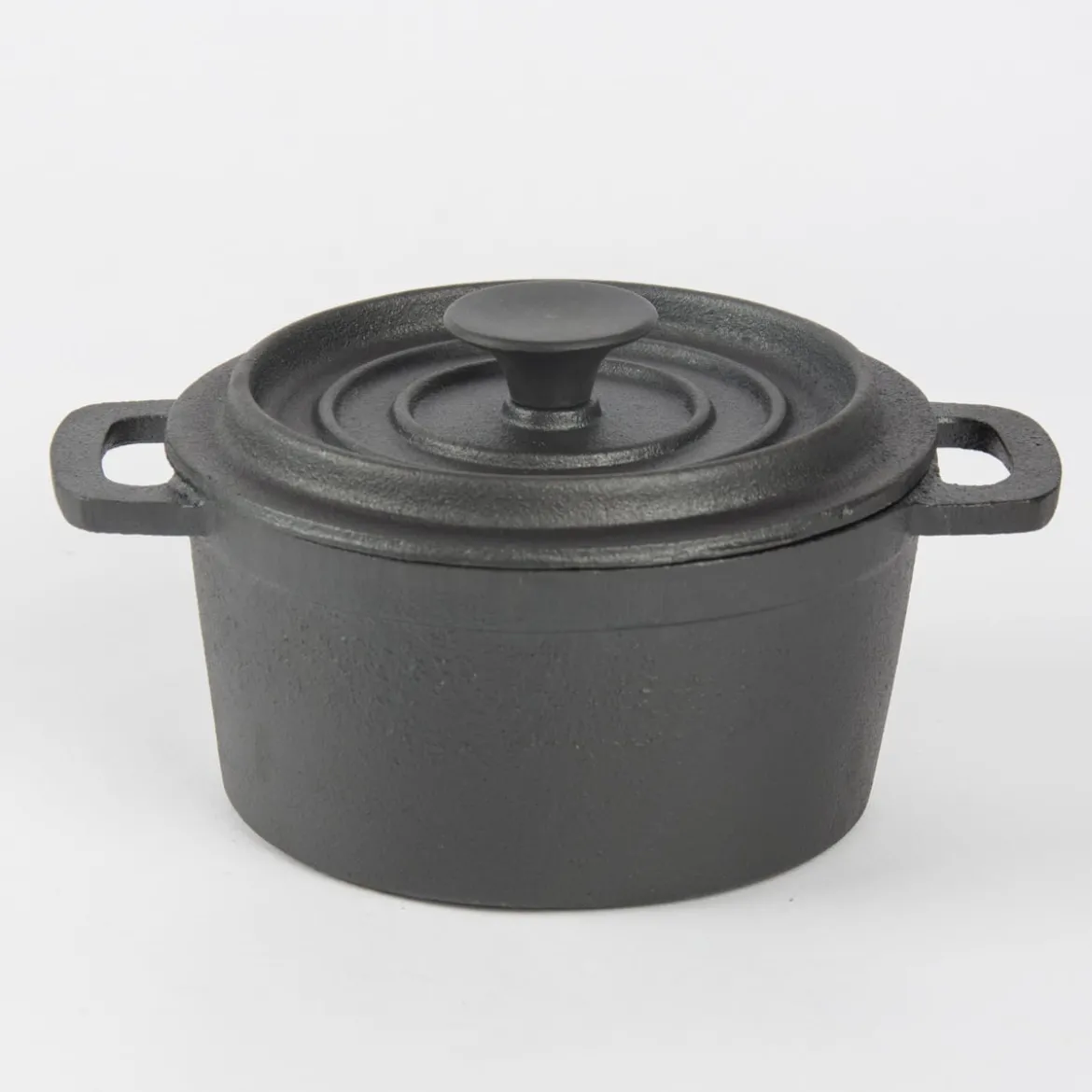 Kleiner Topf mit Deckel aus Gusseisen schwarz 14x7,5cm