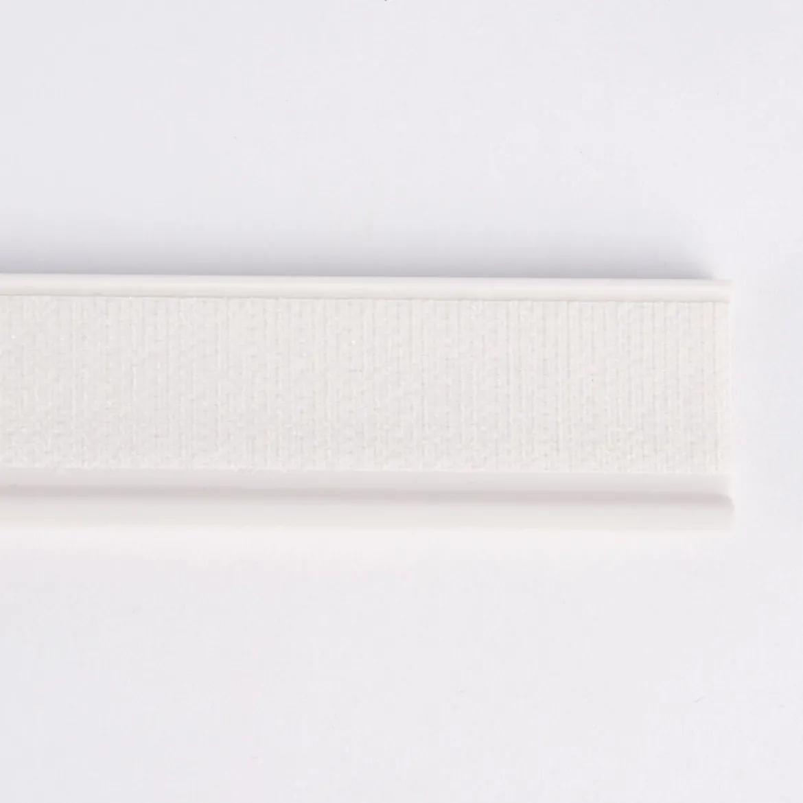 Klettleiste Paneelleiste Kunststoffprofil mit Klettband weiß 3,3x1cm 79cm breit inkl. 3 Aufhängemodule