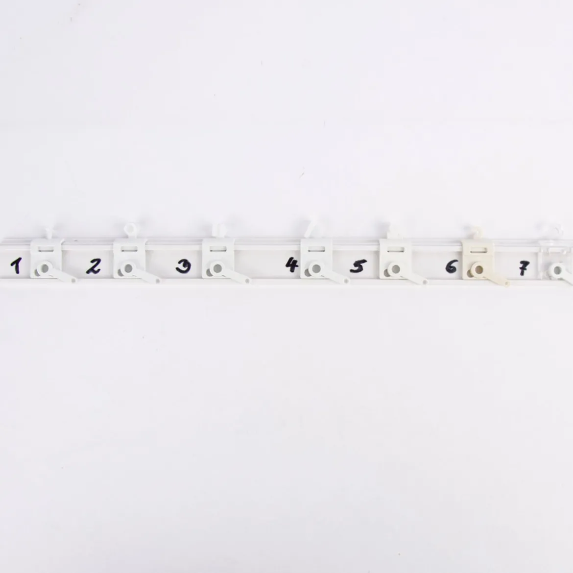 Klettleiste Paneelleiste Kunststoffprofil mit Klettband weiß 3,3x1cm 79cm breit inkl. 3 Aufhängemodule