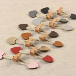 Knebelverschluß Herz für Kinder grau natur 2,4x10cm