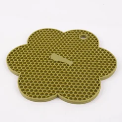 Kochblume Wabenuntersetzer Topflappen Silikon Blume olive ca. 18,5cm