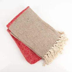 Kuscheldecke mit Fransen Fischgrät-Dessin natur rot 150x125cm