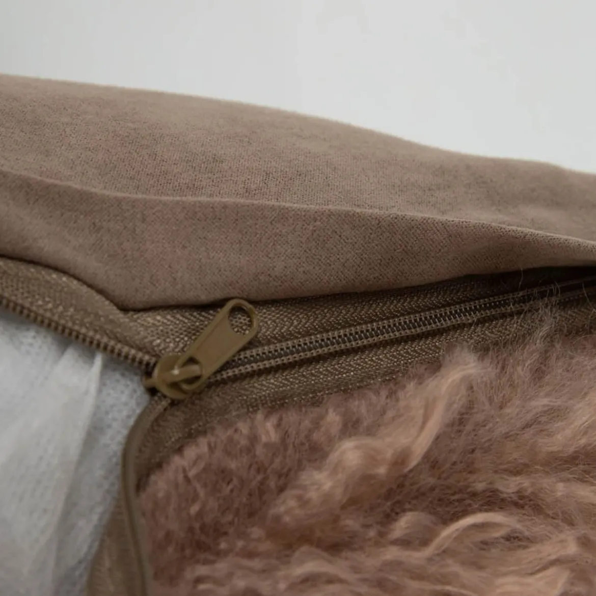 Kuschelkissen Frieda Flokati Schaffell-Optik taupe 45x45cm