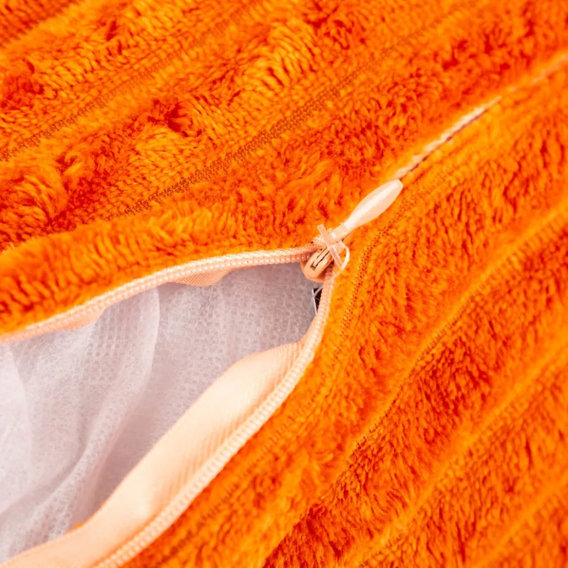 Kuschelkissen Nackenrolle aus Plüsch Cordoptik Streifen orange 20x45cm