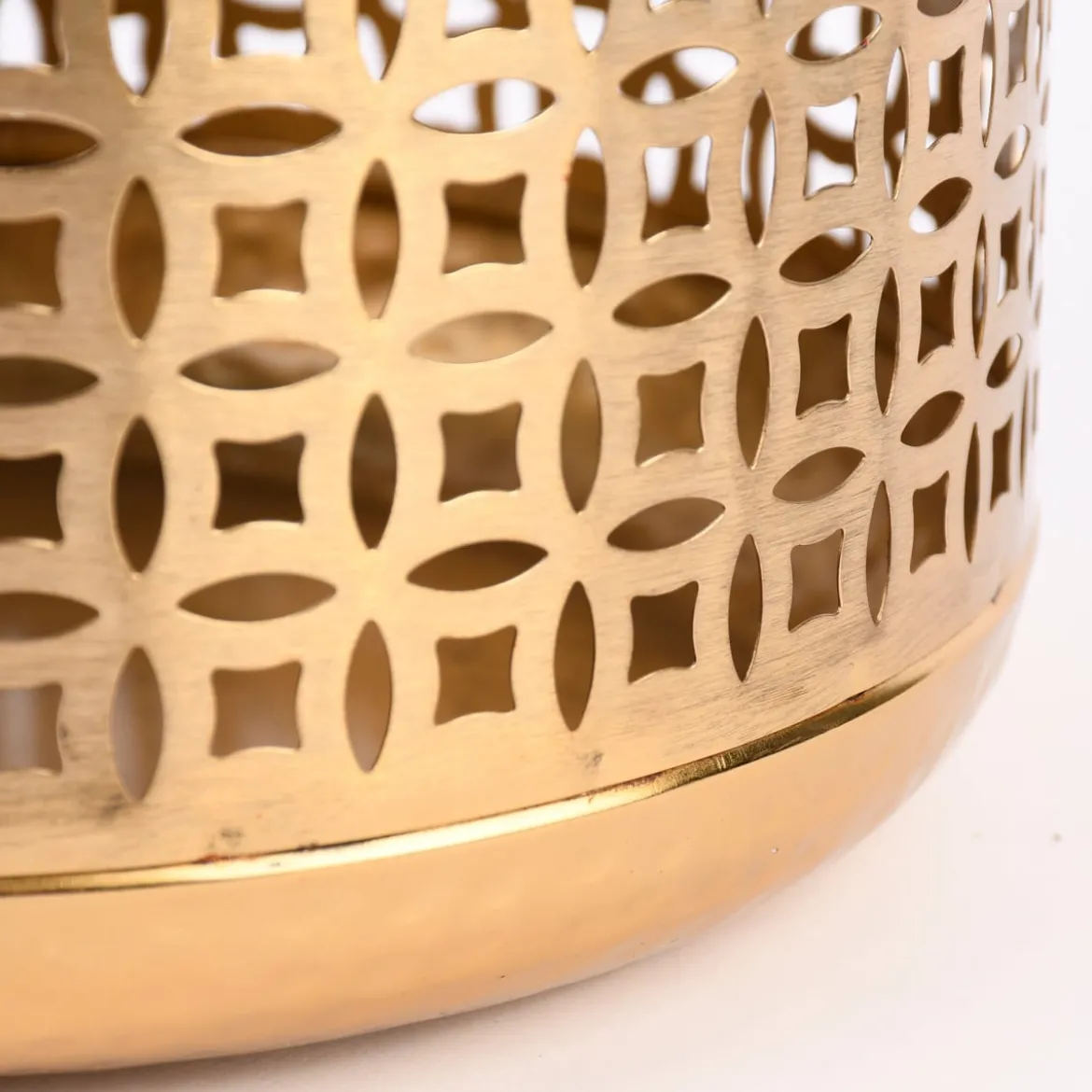 Laterne Ornamente Metall perforiert goldfarbig 24x19cm