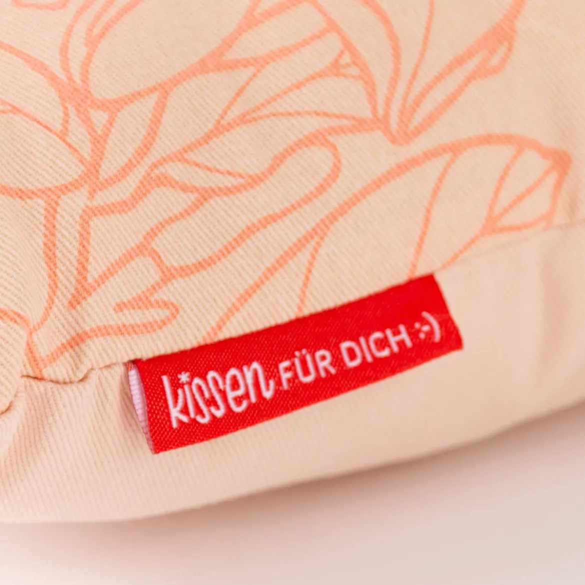 La Vida Kuschelkissen Lieblingskissen Blüten orange weiß 25x40cm