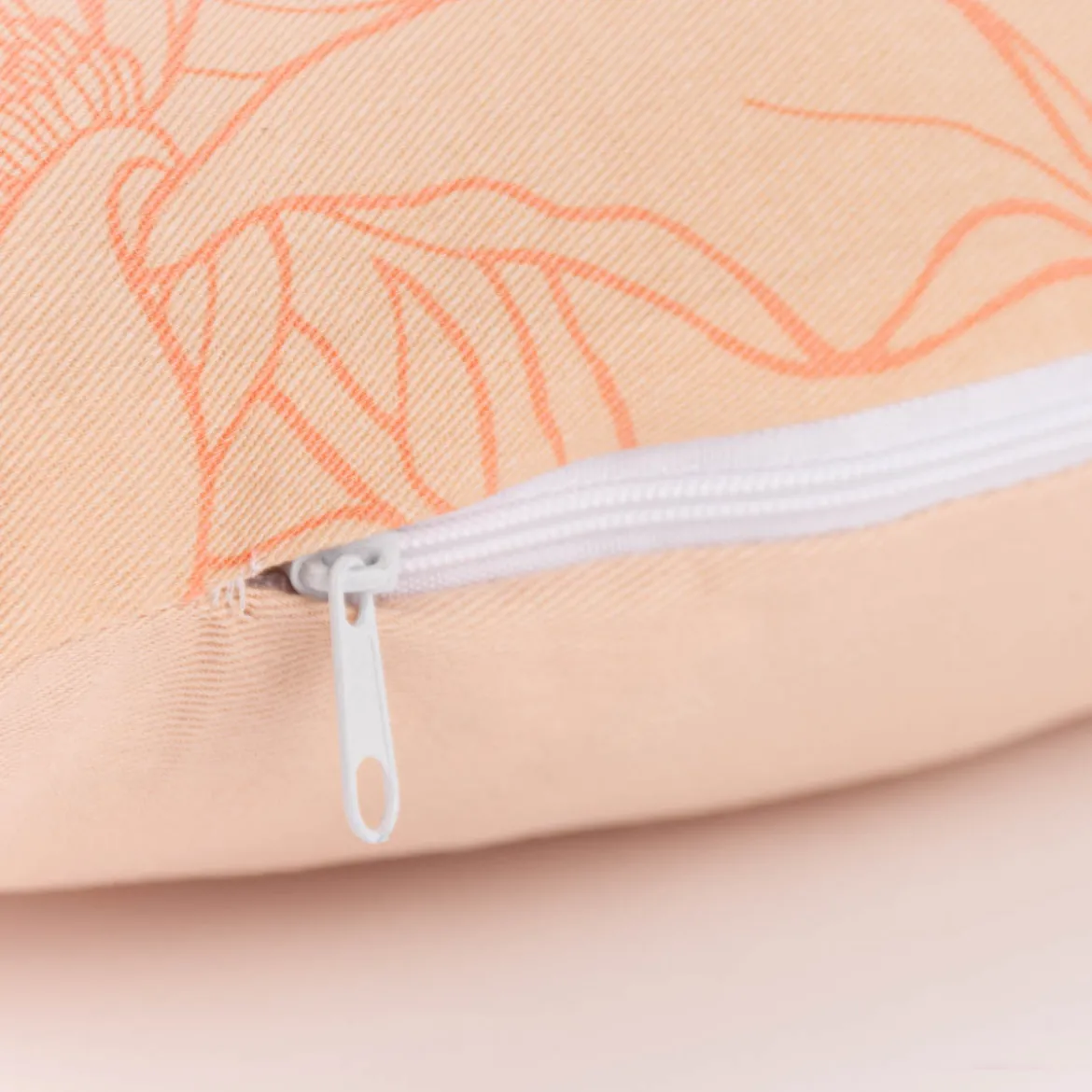 La Vida Kuschelkissen Lieblingskissen Blüten orange weiß 25x40cm