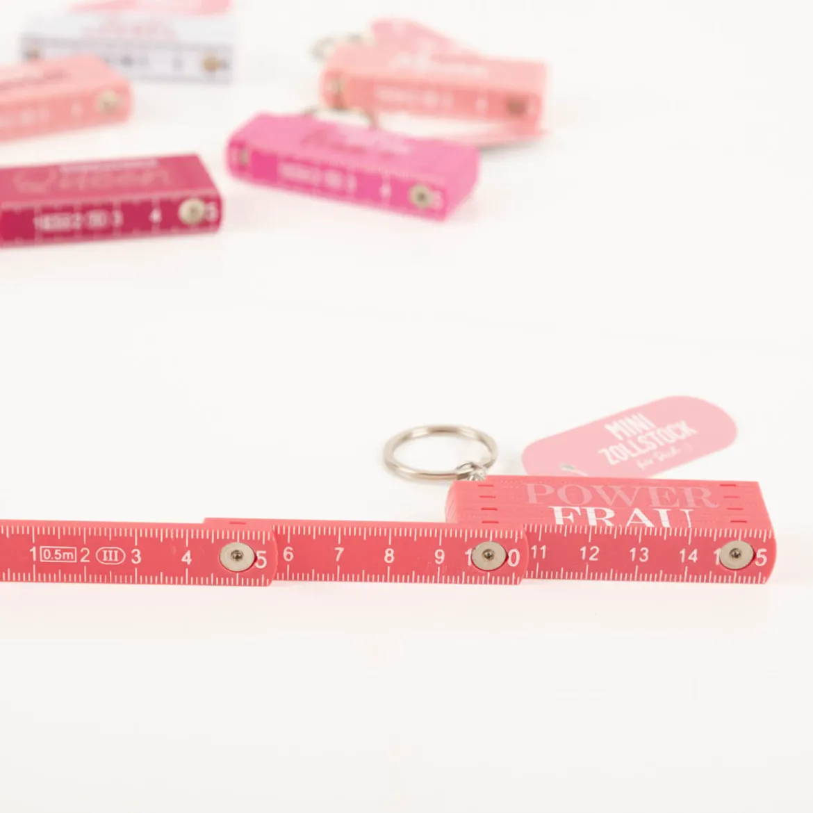 La Vida Mini-Zollstock Powerfrau pink Schlüsselanhänger