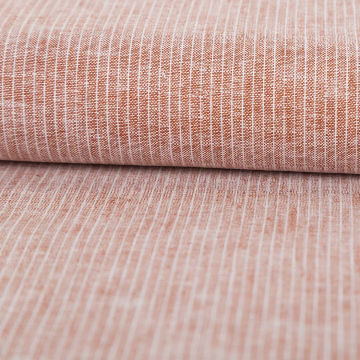 Leinen-Baumwollstoff Chambray Nadelstreifen meliert ziegelrot 1,38m Breite
