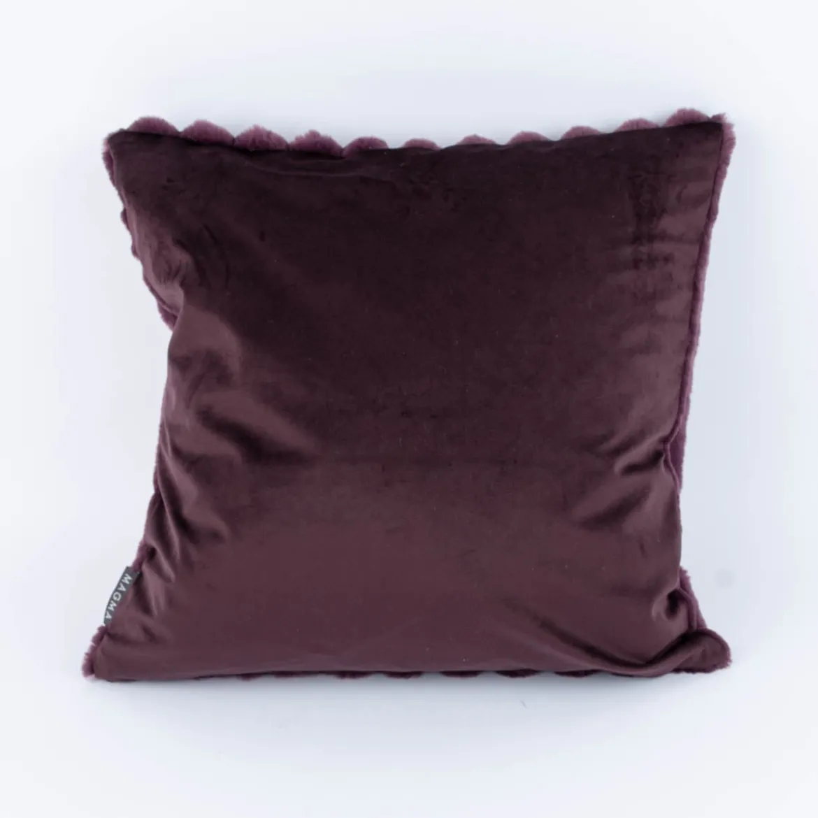 Magma Wende-Kissenhülle RAYA mit plüschiger und samtiger Seite Cordoptik violett 45x45cm