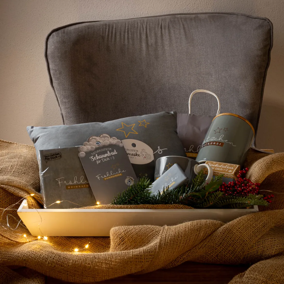 Maxi Tasse aus Porzellan Fröhliche Weihnachten grau weiß gold 400ml von La Vida
