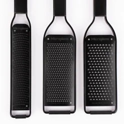 Microplane Black Sheep Serie Zester Reibe Edelstahl matt schwarz 31x4,7cm