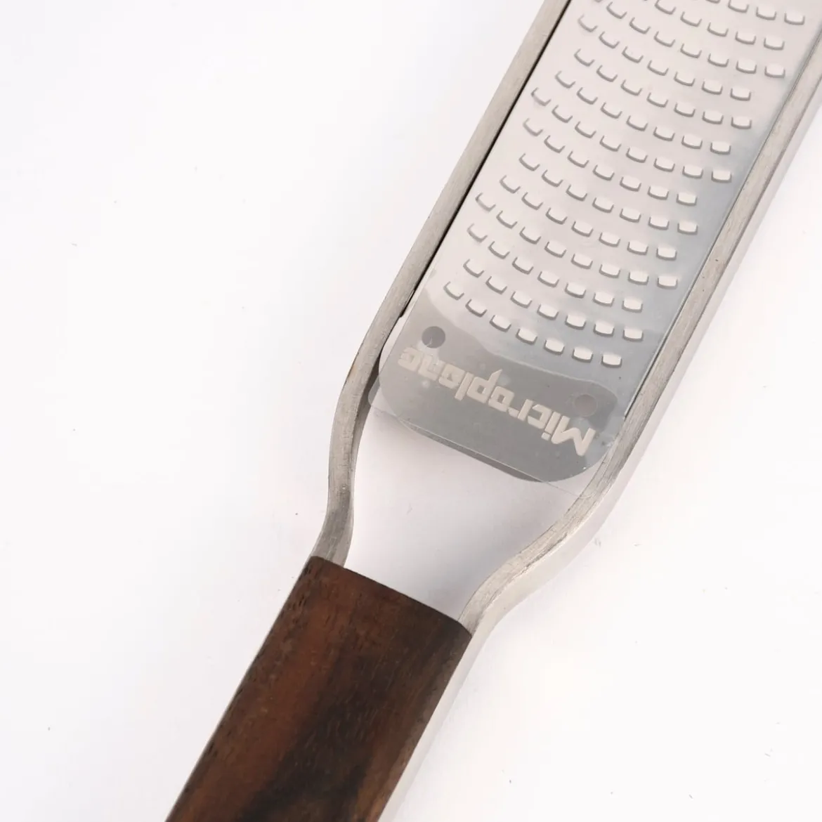 Microplane Master Series Zester Reibe fein mit Walnussholzgriff 31x3,9cm