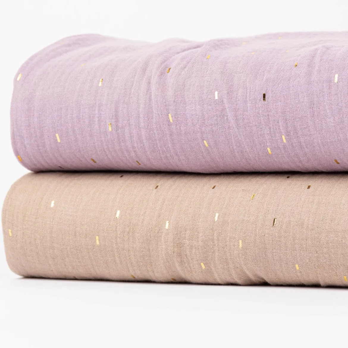 Musselin Stoff Baumwolle Foliendruck Konfetti Striche einfarbig hell violett goldfarbig 1,35m Breite