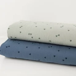 Musselin Stoff SMALL HEARTS Herzchen blau 1,35m Breite