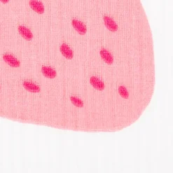 Musselin Stoff STRAWBERRIES Erdbeeren groß offweiß pink 1,35m Breite