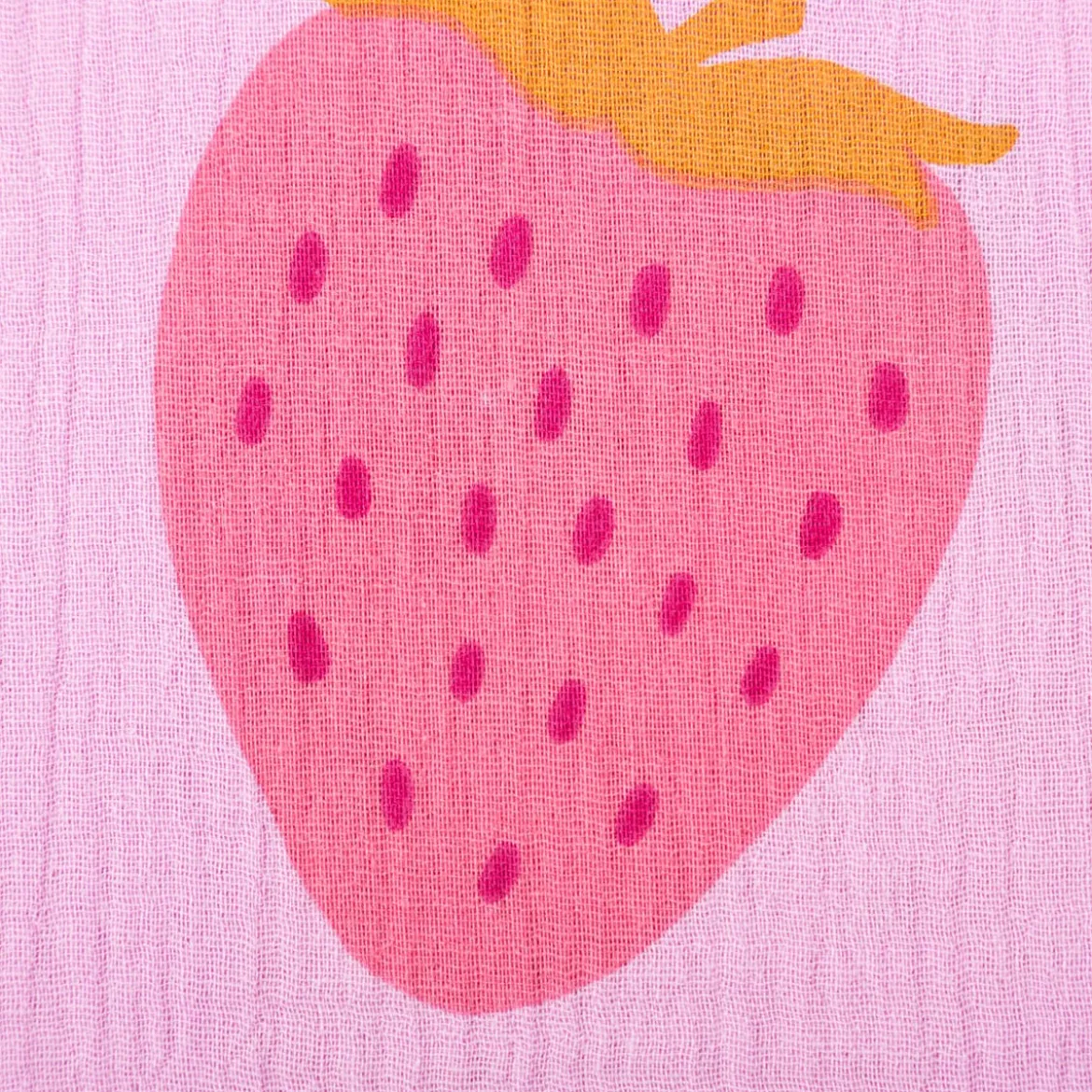 Musselin Stoff STRAWBERRIES Erdbeeren groß hell lila pink 1,35m Breite