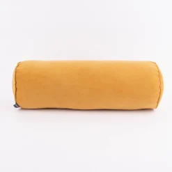 Nackenrolle aus Samt Le Velvet mit Kederumrandung honiggelb 20x55cm von SCHÖNER LEBEN.