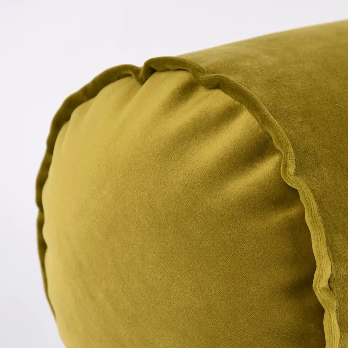 Nackenrolle aus Samt mit Kederumrandung und Reißverschluss moosgrün 20x55cm von SCHÖNER LEBEN.