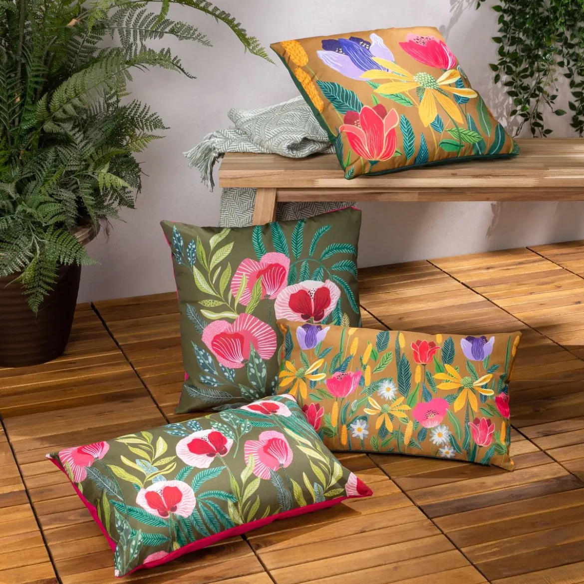 Outdoor Kissen Celandine House of Bloom Blumen safran gelb 43x43cm