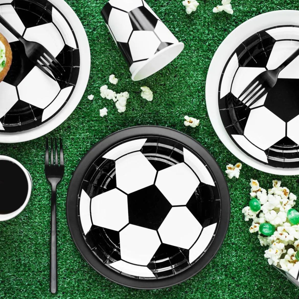 Party Pappteller Fußball schwarz-weiß 18cm Ø 6er Pack