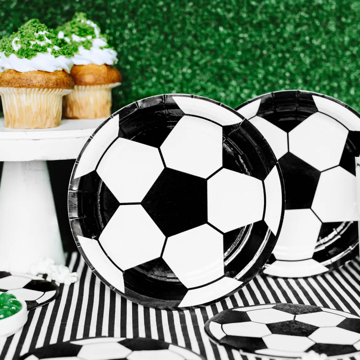 Party Pappteller Fußball schwarz-weiß 18cm Ø 6er Pack