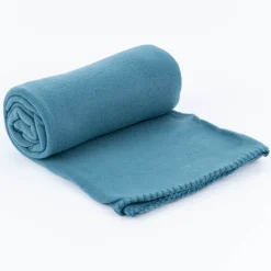 Plaid aus Polyester mit grobem Kettelrand einfarbig blau 125x150cm
