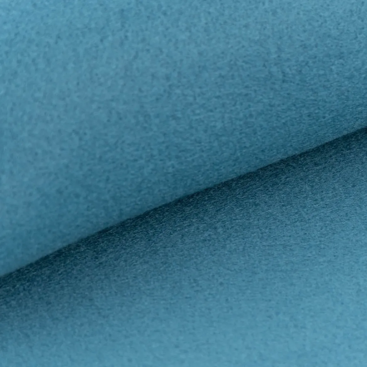 Plaid aus Polyester mit grobem Kettelrand einfarbig blau 125x150cm