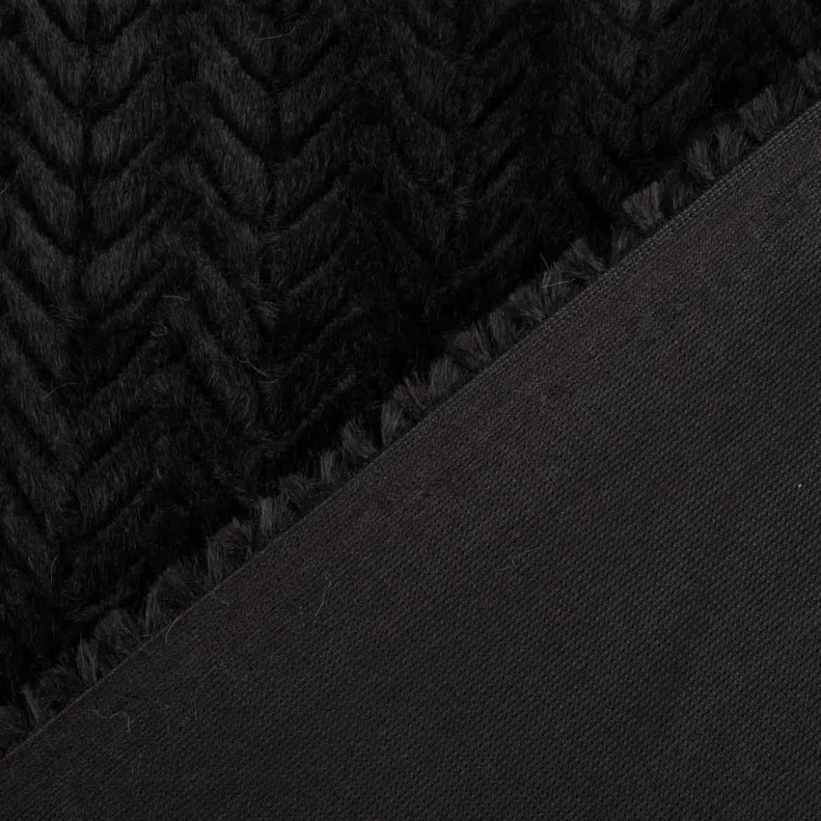 Plüsch Stoff Fellimitat Kunstfell Chevron Relief einfarbig schwarz 1,58m Breite