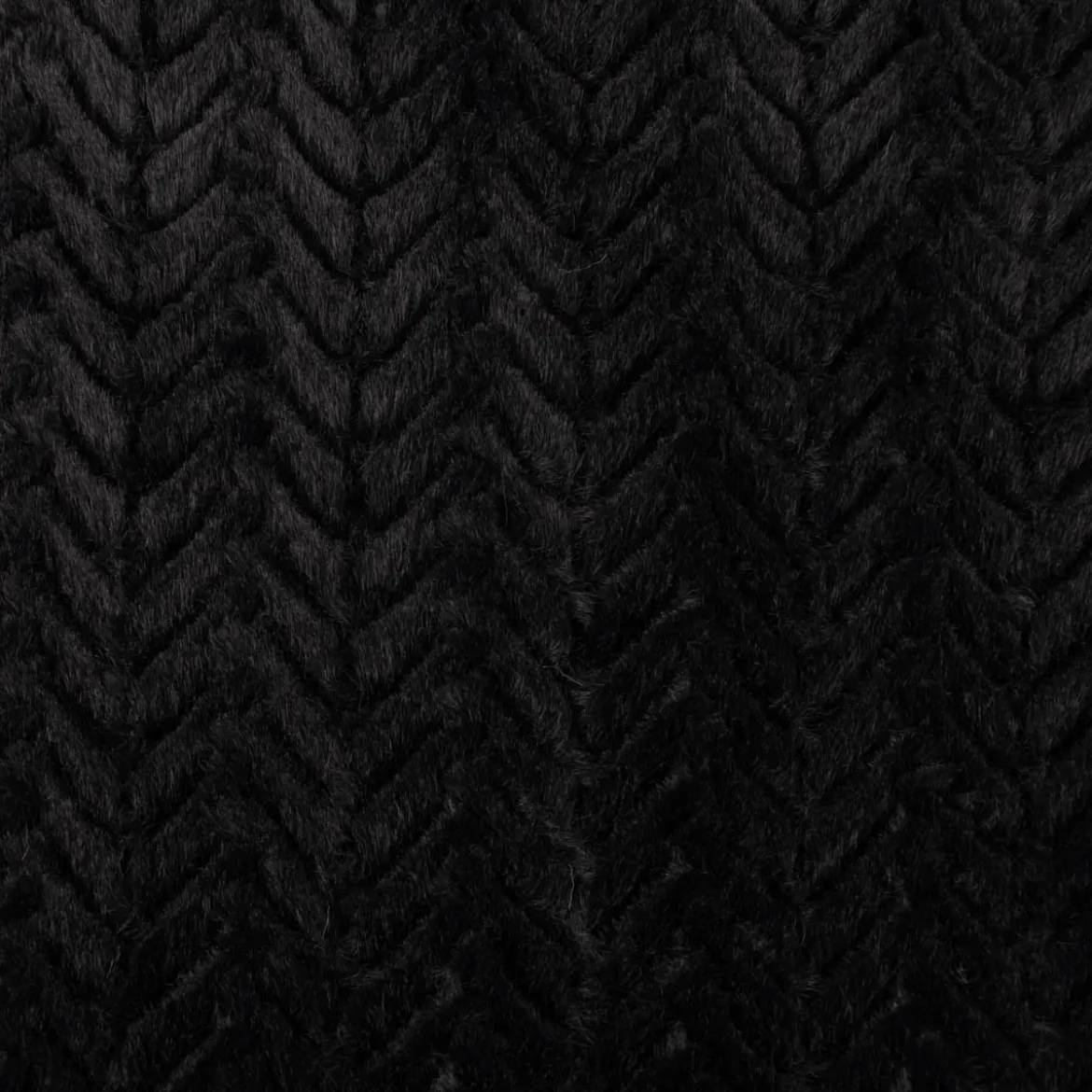 Plüsch Stoff Fellimitat Kunstfell Chevron Relief einfarbig schwarz 1,58m Breite