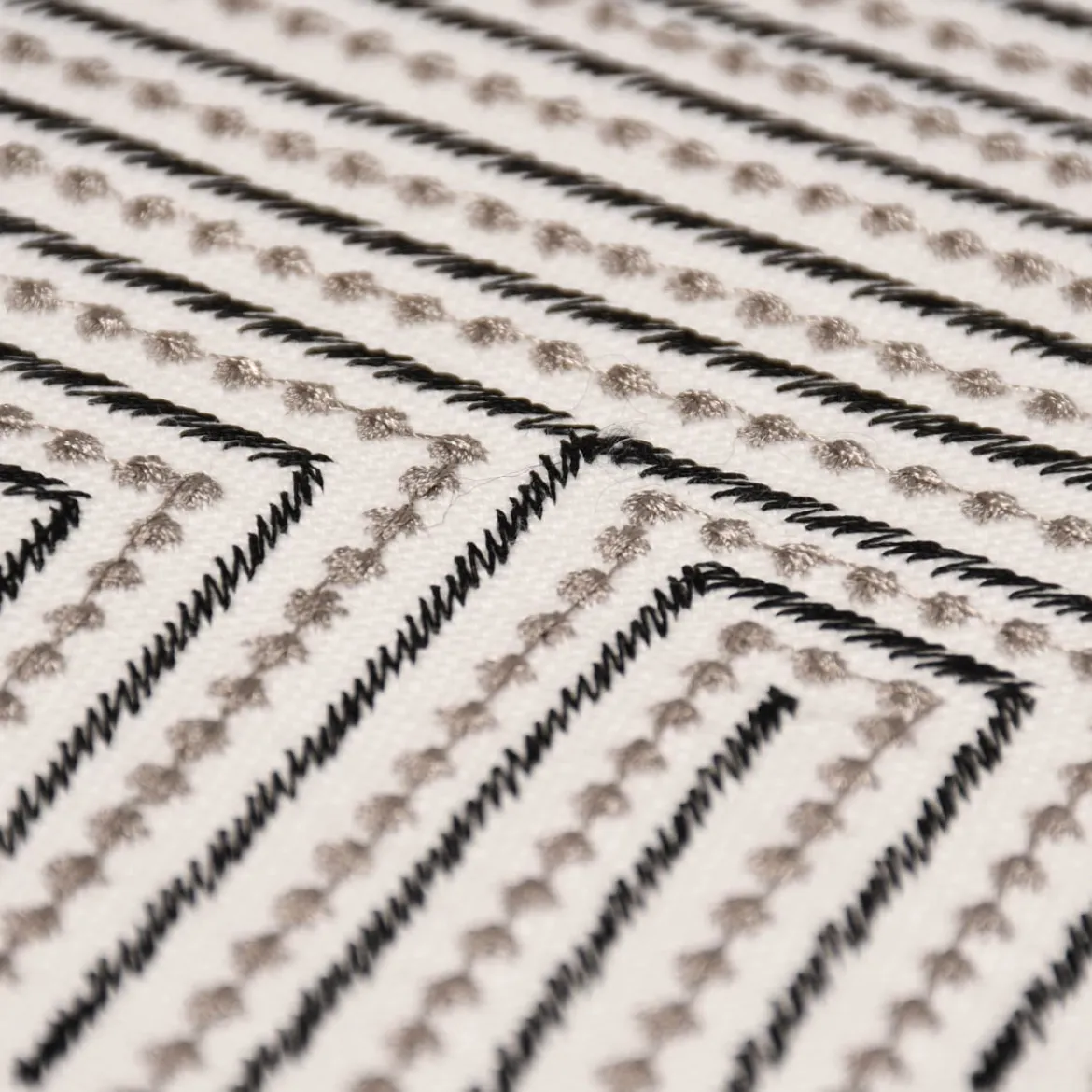 Rasch Textil Dekostoff Gardinenstoff Stickerei Grafik Arusha weiß schwarz grau 1,4m Breite