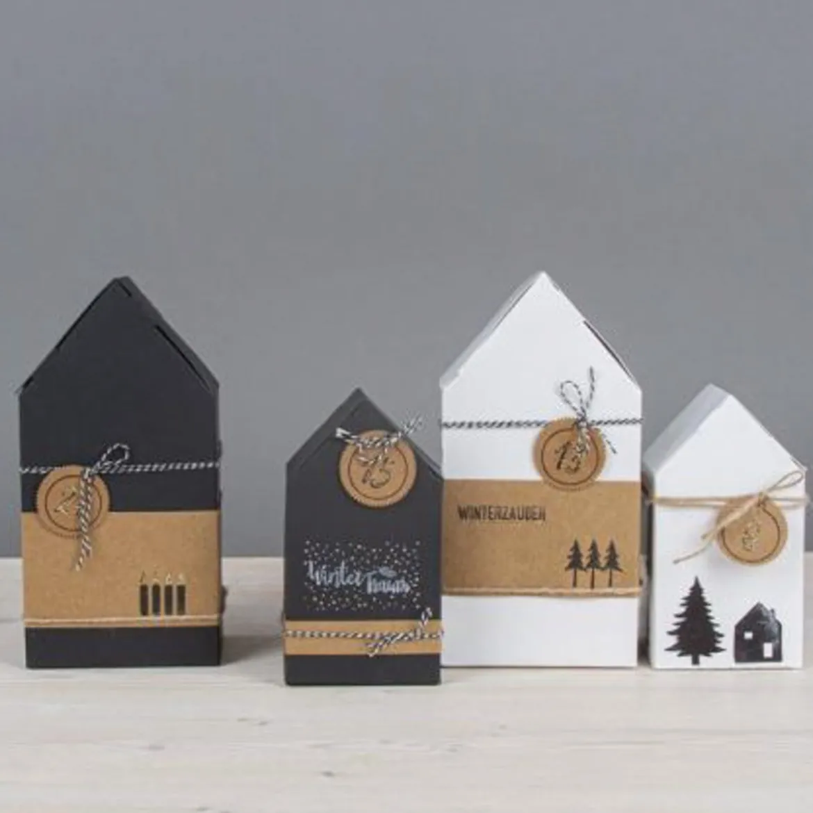 Rayher Geschenkboxen Faltschachteln Haus 3 Stück schwarz 10x7,5x20cm