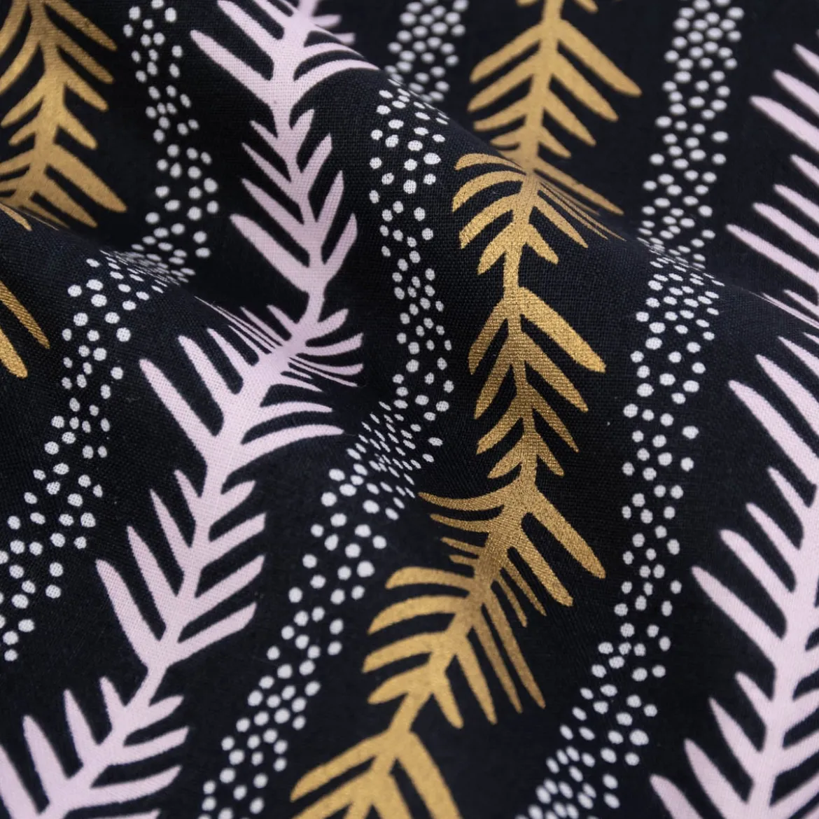 Rico Design Baumwollstoff Stoffabschnitt grafisch Zweig Punkte schwarz lila goldfarbig 50x140cm